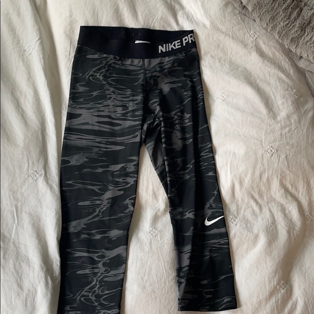 Nike Pro Dri Fit Dye Swirl Cropped Leggings